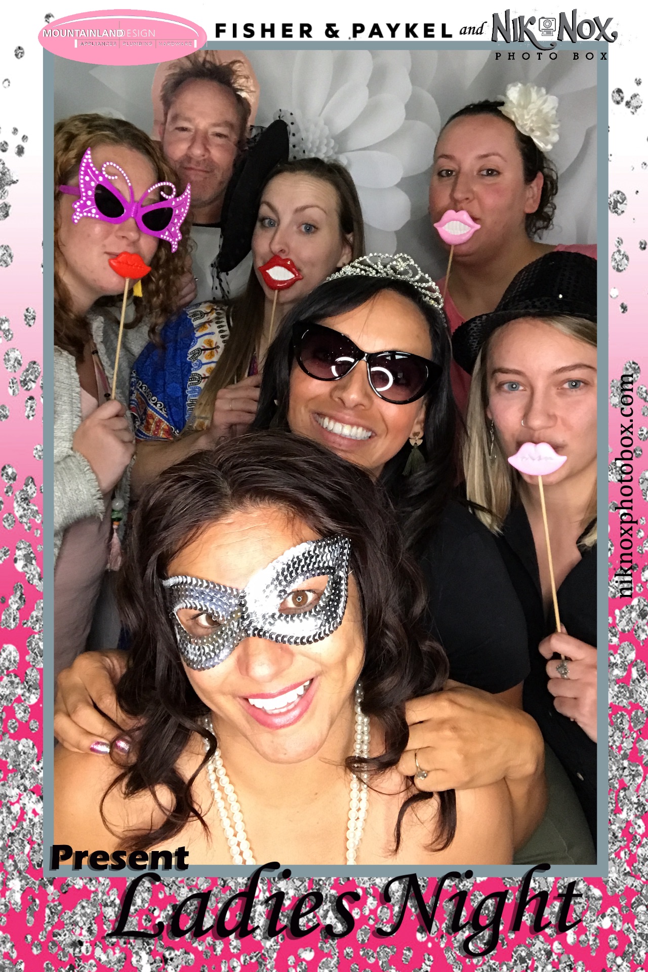 Ladies Night | View more photos from the event at gallery.niknoxphotobox.com/u/NiKnox-Photo-Box/Ladies-Night